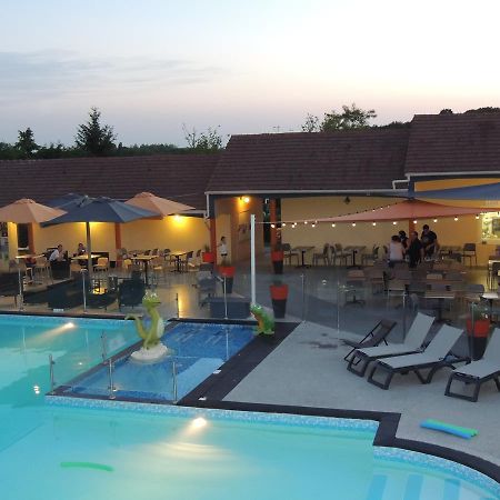 Hotel Camping L'Arada Parc Sonzay Exterior foto